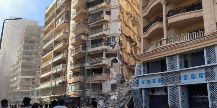 انهيار عقار بالاسكندرية .. طوارئ بالمستشفيات وتحقيق قضائي وتعويضات عاجلة انهيار عقار بالاسكندرية