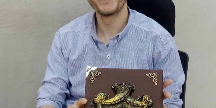 الباحث التاريخي محمود عزت