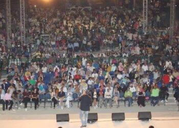 هشام عباس يفتح سجل الذكريات بمهرجان القلعة