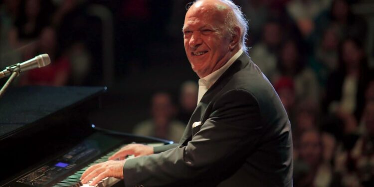 «عمر خيرت» يختتم مهرجان القلعة.. الخميس الموسيقار عمر خيرت