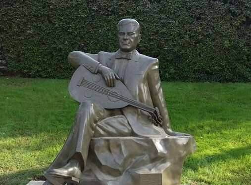 دار الأوبرا: أغاني فريد الأطرش ووردة الجزائرية.. الخميس على المسرح الكبير تمثال ملك العود فريد الأطرش يزين حديقة دار الأوبرا