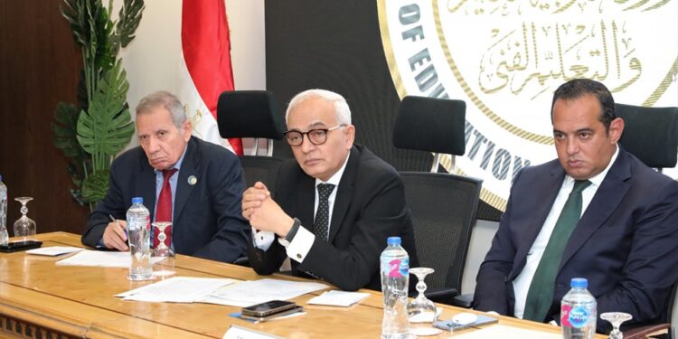 العام الدراسي الجديد .. وزير التعليم يستعرض الاستعدادات مع مديري المديريات العام الدراسي الجديد