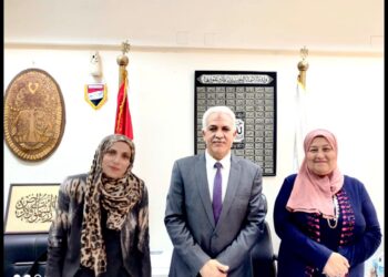 "من اليسار" رضا الكرداوي وأيمن موسى وزينب عبدالفتاح