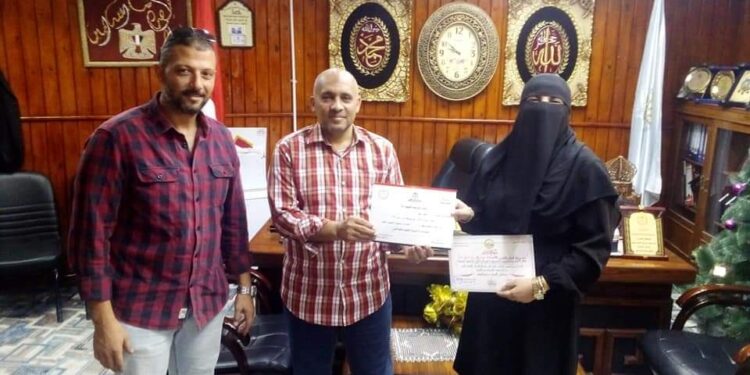 تعليم مطروح يكرم المعلمة الأولى علي مستوى المحافظة في مسابقة مدرس مصر 2023