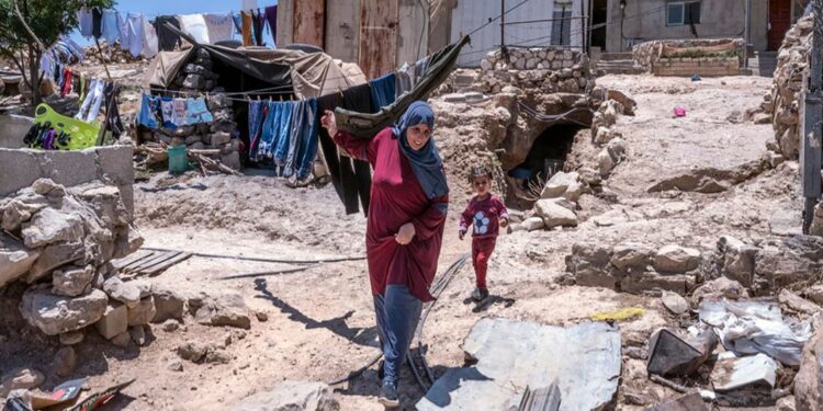 تجمعات سكانية فلسطينية معرضة لخطر الترحيل القسري في مسافر يطّا جنوب الضفة الغربية