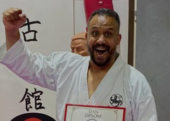 طارق النجعاوي يجتاز اختبارات الاتحاد الألماني للكاراتيه في الحزام الأسود السابع