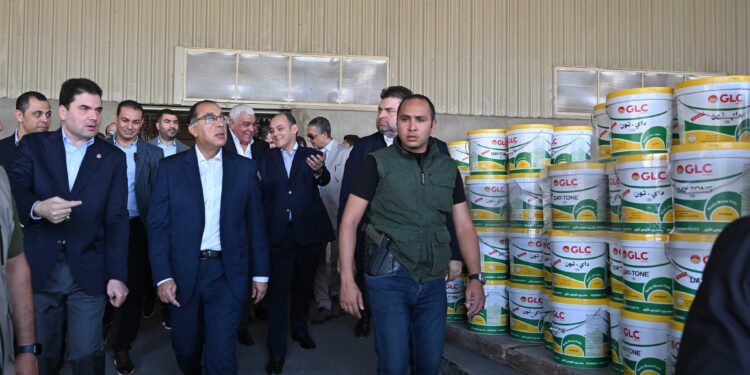 مدبولي يوجه بسرعة تخصيص قطعة أرض لتوسعات مصنع GLC للدهانات GLC للدهانات