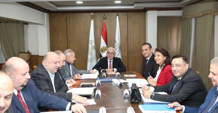 20 ألف عامل خدمات معاونة .. التعليم هاتتعاقد معاهم ودي التفاصيل 20 ألف عامل