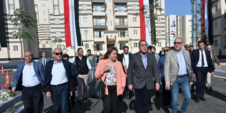 "مدبولي" يتفقد شقق سكن لكل المصريين بحدائق أكتوبر رئيس الوزراء
