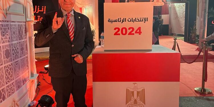 الانتخابات الرئاسية 2024 .. د.أشرف الفار يدلي بصوته بدائرته الانتخابية بالتجمع الخامس الانتخابات الرئاسية