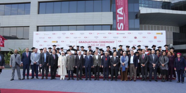 أكاديمية السويدي الفنية تحتفل بتخريج 350 طالبًا مدرسة السويدي بتاخد من مجموع كام