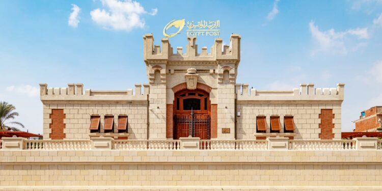 وزير الاتصالات يفتتح مكتب بريد محطة الملك فؤاد