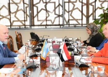لــ تعزيز فرص الاستثمار البيئي .. وزيرة البيئة تبحث مع السفير الأرجنتيني فرص التعاون
