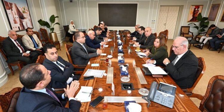 الجزار يتابع موقف مشروعات الاسكان في بورسعيد مشروعات الاسكان