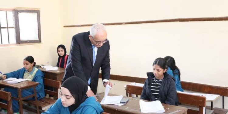 وزير التعليم يتفقد امتحانات الشهادة الإعدادية بالجيزة امتحانات الشهادة الإعدادية