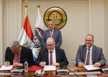 شركة الدلتا للأسمدة .. “عصمت” يشهد توقيع اتفاقية لإعادة تأهيل الشركة