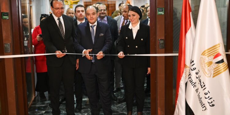 معرض بلدنا .. وزير التجارة والصناعة يفتتح فعاليات المعرض معرض بلدنا .. وزير التجارة والصناعة يفتتح فعاليات المعرض