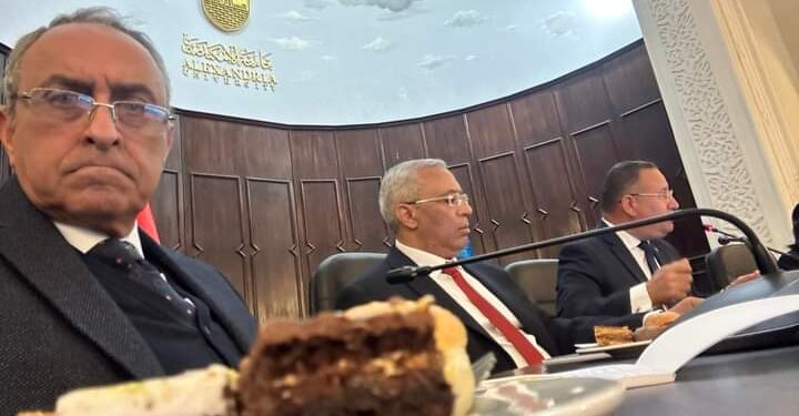 د. أيمن أبوحديد وفريق صندوق تنمية العلوم يزورون جامعة الإسكندرية د. أيمن أبوحديد وفريق صندوق تنمية العلوم يزورون جامعة الإسكندرية
