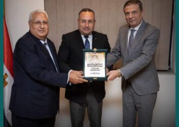 رئيس البنك الزراعي يبحث مع رئيس جامعة الإسكندرية سبل التعاون