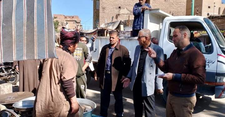 عبدالكريم: حملة مكبرة لإزالة الإشغالات على الطرق بمدينة البداري عبدالكريم: حملة مكبرة لإزالة الإشغالات على الطرق بمدينة البداري