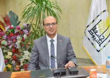 رئيس جامعة أسيوط يؤكد ضرورة توفير الخدمات التعليمية لذوي الهمم