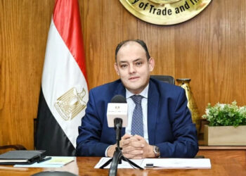 تصدير السكر .. وزير التجارة يصدر قراراً باستمرار العمل على حظر تصدير السكر