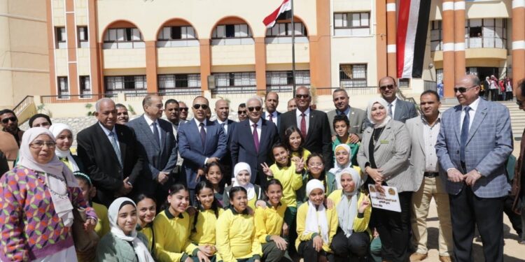 وزير التربية والتعليم يتفقد مدرسة المنيا الجديدة الرسمية للغات مدرسة المنيا الجديدة الرسمية للغات