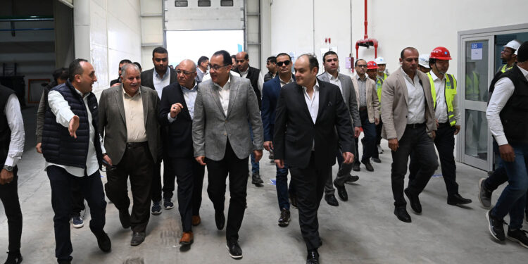 رئيس الوزراء يزور مُجمع "هاير" الصناعي بالعاشر من رمضان رئيس الوزراء
