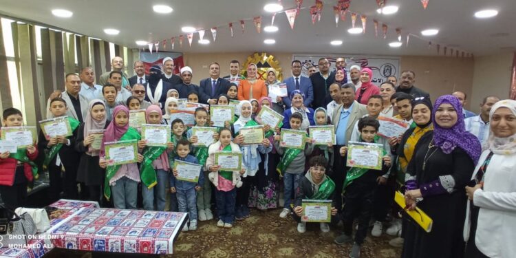 اتحاد عمال الجيزة يكرم الفائزين في مسابقة القرآن الكريم اتحاد عمال الجيزة يكرم الفائزين في مسابقة القرآن الكريم