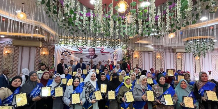 اتحاد عمال الجيزة يكرم الأمهات المثاليات وأمهات الشهيد اتحاد عمال الجيزة يكرم الأمهات المثاليات وأمهات الشهيد