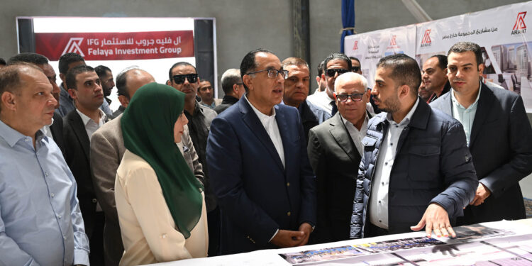 رئيس الوزراء يتفقد مصنع فيله للصناعات الغذائية وتكرير وتعبئة الزيوت مصنع بيراميدز للاطارات .. رئيس الوزراء يتفقد المصنع