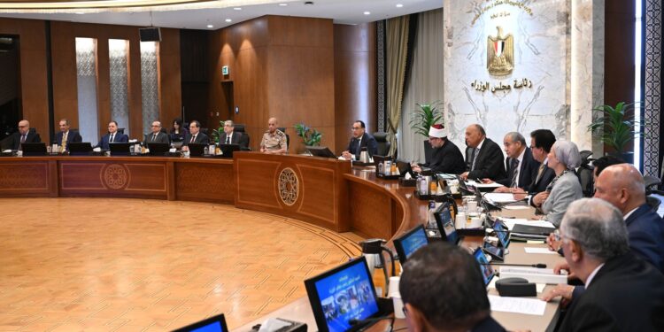 رئيس الوزراء: الدولة حريصة على إتاحة الدعم اللازم للمُصنعين والمصدرين المصريين