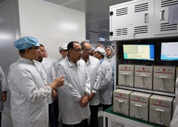 مصنع فيفو للهواتف .. مدبولي يتفقد المصنع بالعاشر من رمضان