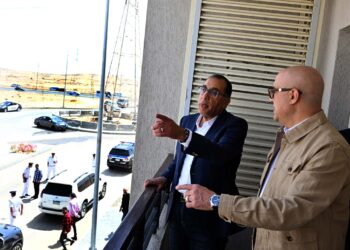 شقق سكن لكل المصريين .. مدبولي يتفقد الوحدات بالعاشر من رمضان