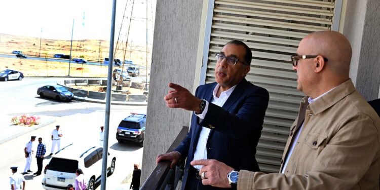 شقق سكن لكل المصريين .. مدبولي يتفقد الوحدات بالعاشر من رمضان شقق سكن لكل المصريين .. مدبولي يتفقد الوحدات بالعاشر من رمضان