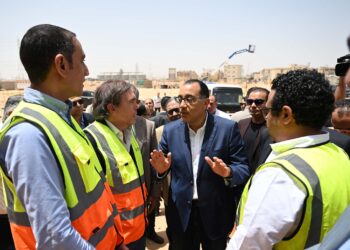 مصنع بوش للبوتاجازات .. رئيس الوزراء يتفقد مشروع إنشاء المصنع