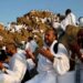 أزمة الحجاج .. الحكومة تسحب تراخيص 16 شركة سياحة حجاج الجمعيات