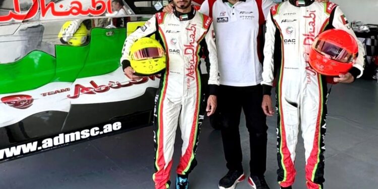 فريق أبوظبي للزوارق السريعة يبدأ تحدي "الفورمولا 4" من بلجيكا فريق أبوظبي للزوارق السريعة