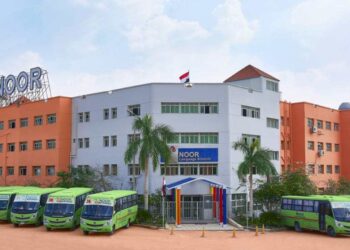 مدرسة نور للغات