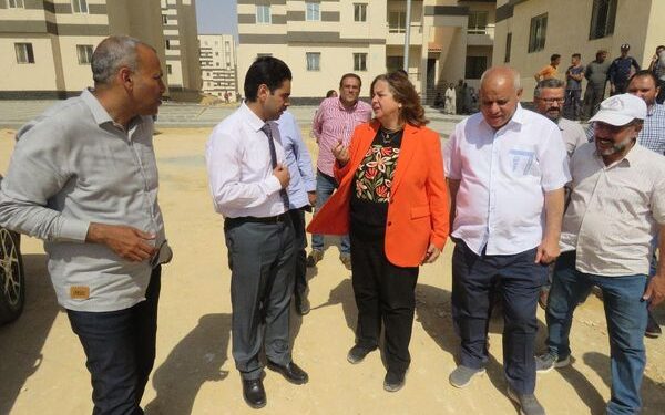 مي عبدالحميد تتفقد شقق سكن لكل المصريين بمدينتي العبور والعاشر من رمضان شقق سكن لكل المصريين