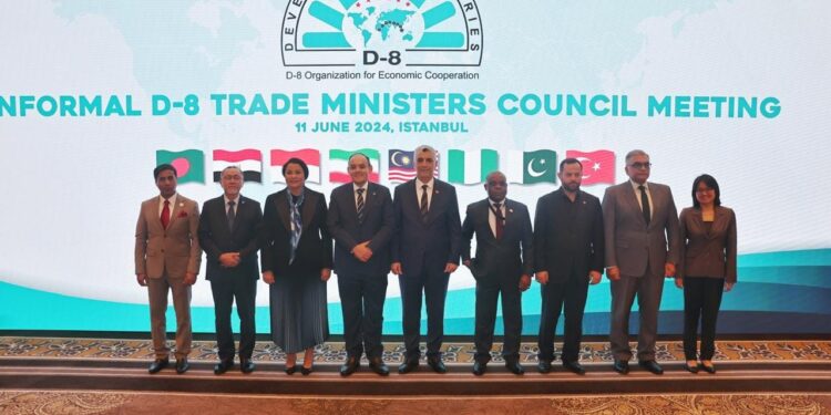 وزير التجارة يترأس أعمال الاجتماع غير الرسمي لوزراء تجارة مجموعة دول الثماني النامية وزير التجارة يترأس أعمال الاجتماع غير الرسمي لوزراء تجارة مجموعة دول الثماني النامية