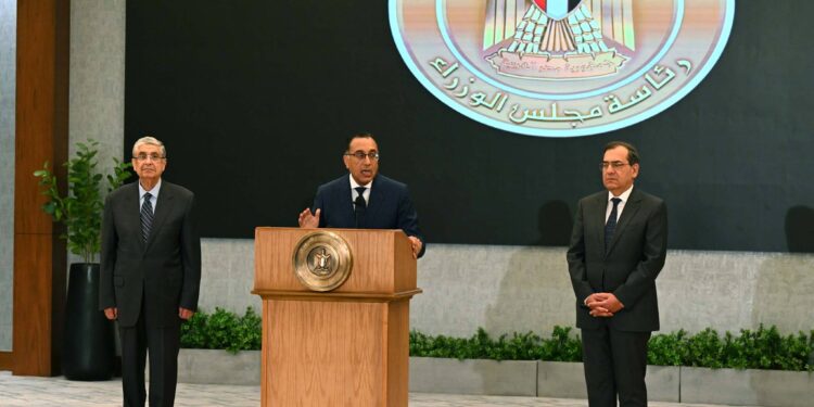 قطع الكهرباء .. رئيس الوزراء يعلن موعد وقف هذا الأمر قطع الكهرباء