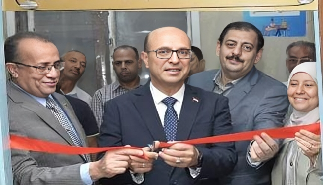 رئيس جامعة أسيوط يفتتح عيادة قسم الأمراض الجلدية بالمستشفي الرئيسى رئيس جامعة أسيوط