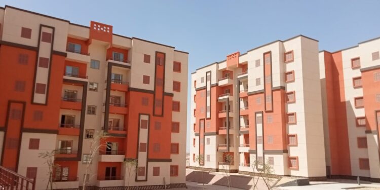 زهور مايو .. الإسكان تنفذ 42 عمارة لسكان منطقة الزرايب زهور مايو