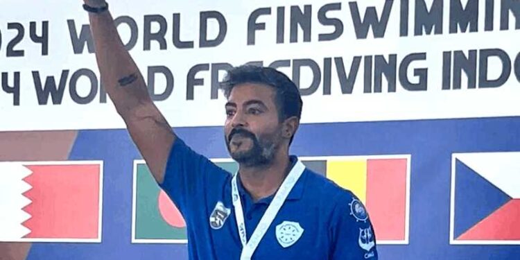 منصور المنصور .. كويتي يواصل تحطيم الأرقام القياسية في السباحة منصور المنصور