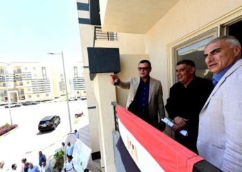 شقق سكن لكل المصريين .. الإسكان تنفذ 19 ألف وحدة سكنية بمدينة السادات