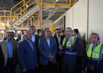 شركة كناوف الألمانية.. رئيس الوزراء يتفقد مصنع الشركة