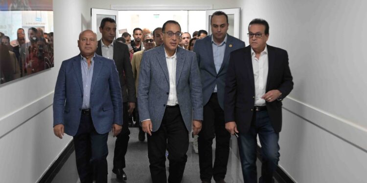 مجمع السويس الطبي.. رئيس الوزراء يتفقد المجمع مجمع السويس الطبي