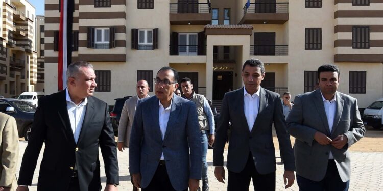 مبادرة داره.. رئيس الوزراء يتفقد مشروع المبادرة الرئاسية مبادرة داره.. رئيس الوزراء يتفقد مشروع المبادرة الرئاسية