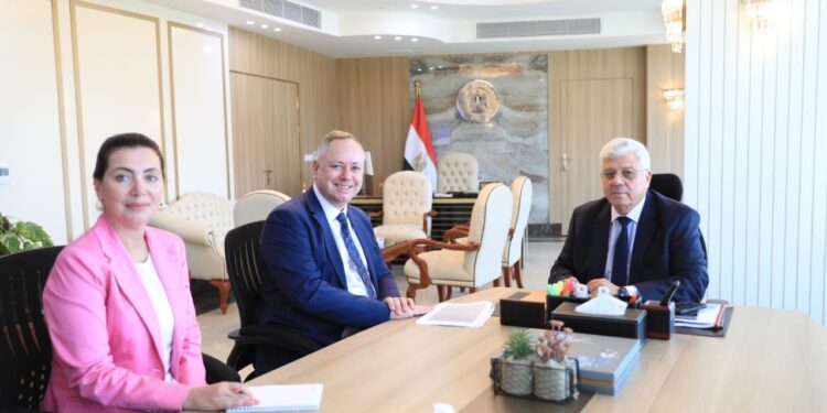 جامعة إيست لندن